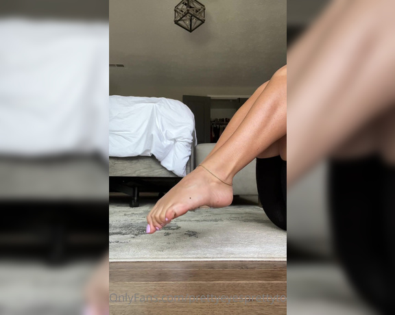 Prettyeyesprettytoes aka Prettyeyesprettytoes OnlyFans - I know i gotta be one of your favorites
