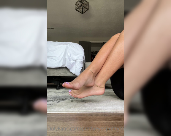 Prettyeyesprettytoes aka Prettyeyesprettytoes OnlyFans - I know i gotta be one of your favorites