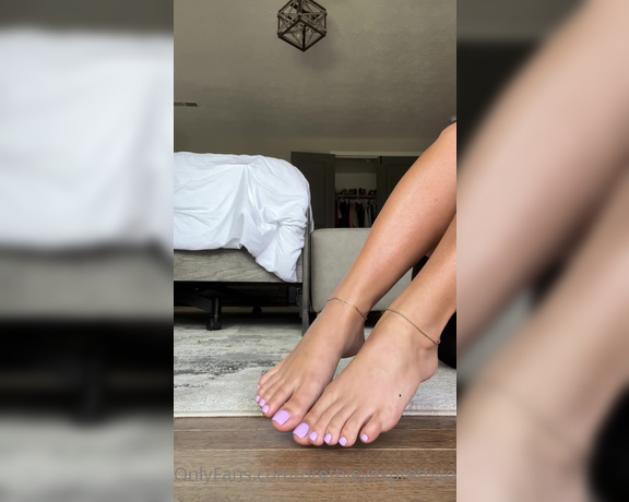 Prettyeyesprettytoes aka Prettyeyesprettytoes OnlyFans - I know i gotta be one of your favorites