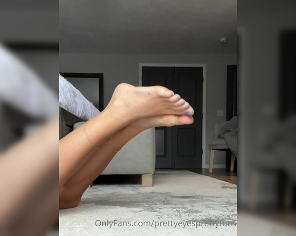 Prettyeyesprettytoes aka Prettyeyesprettytoes OnlyFans - Something to cozy up your sunday