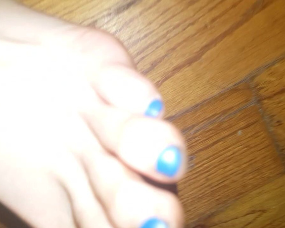 Sativa Skies aka Ogfeet OnlyFans - Heres the video of my feet sooooo sooo dirty!! I was helping my friend shovel gravel and I was