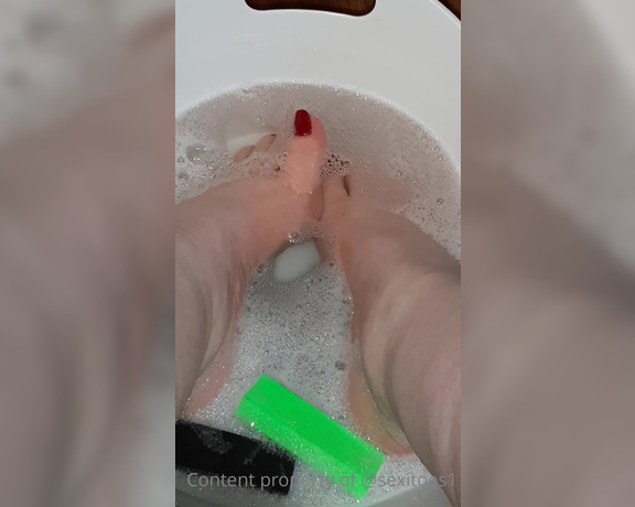 Sexitoes1 aka Sexitoes1 OnlyFans - Bubble bath