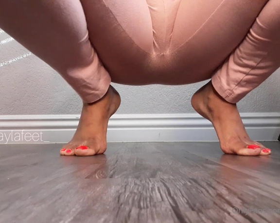 Ilovelaylafeet aka Ilovelaylafeet OnlyFans - While on my Tippy Toes imma squat my phat over your face and allow you just to smell