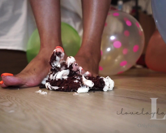 Ilovelaylafeet aka Ilovelaylafeet OnlyFans - Cake Smash!! Happy Birthday to me!