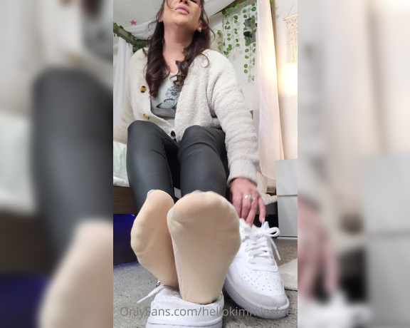 Kimmies Feet aka Hellokimmiesfeet OnlyFans - Rub your face all over my sweaty feet!