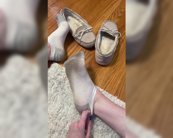 Sizetensolemates aka Sizetensolemates OnlyFans - Basic but classic ankle socks