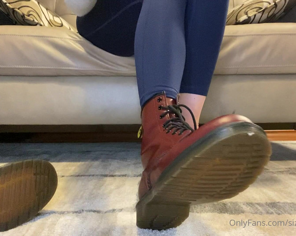 Sizetensolemates aka Sizetensolemates OnlyFans - Sit down on the floor so i can watch your dick get rock hard for me it feels nice to slip off