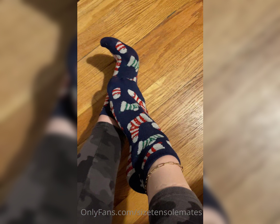 Sizetensolemates aka Sizetensolemates OnlyFans - Make my pussy wet & lick that toe jam out for me like a good boy