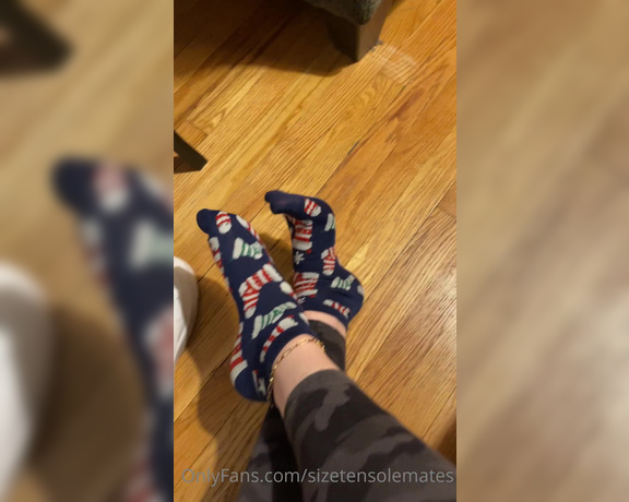 Sizetensolemates aka Sizetensolemates OnlyFans - Make my pussy wet & lick that toe jam out for me like a good boy