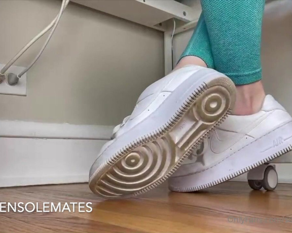 Sizetensolemates aka Sizetensolemates OnlyFans - Taking off my dirty white KB socks & sweaty sneakers )