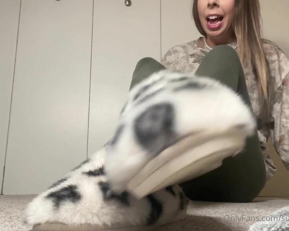 Sizetensolemates aka Sizetensolemates OnlyFans - Showing you my favorite slippers