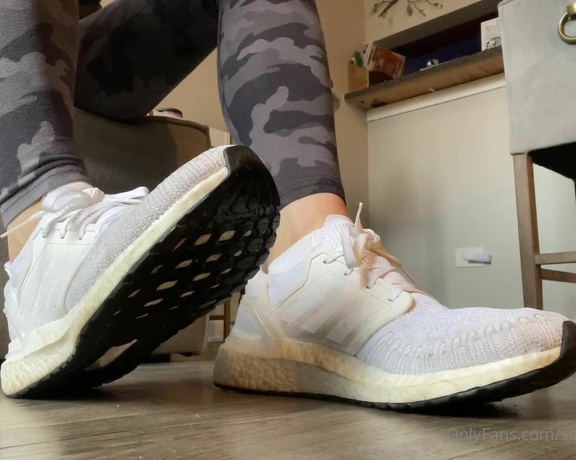 Sizetensolemates aka Sizetensolemates OnlyFans - Put in some workkkk on these socks today