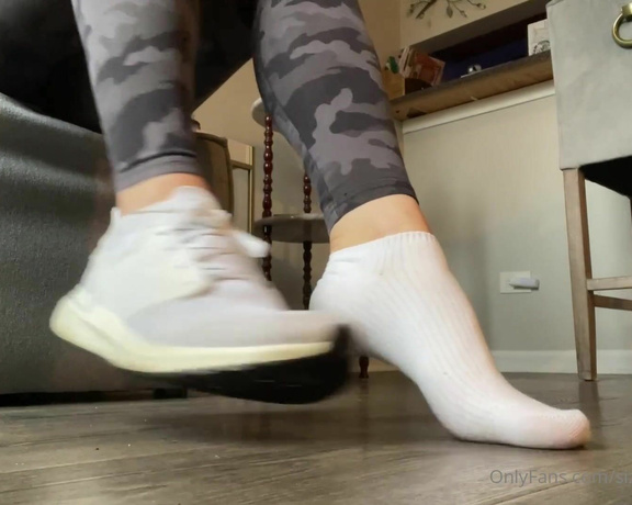 Sizetensolemates aka Sizetensolemates OnlyFans - Put in some workkkk on these socks today