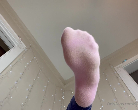 Sizetensolemates aka Sizetensolemates OnlyFans - Giantess sock tease POV