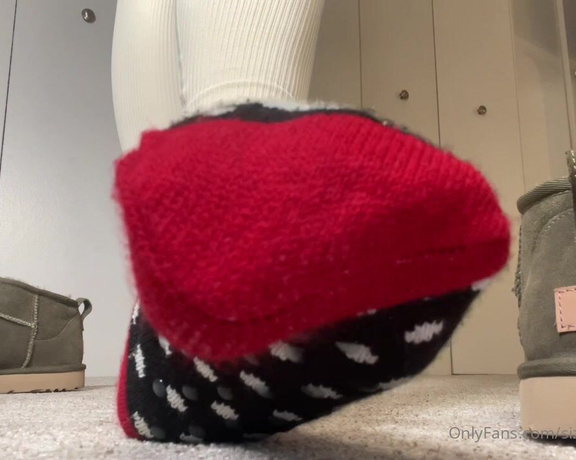 Sizetensolemates aka Sizetensolemates OnlyFans - Santa socks ready for your mouth