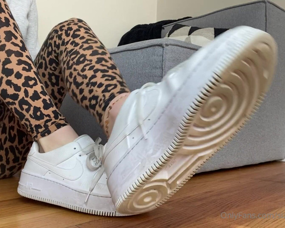 Sizetensolemates aka Sizetensolemates OnlyFans - Soak my Nike socks with your cum  JOI  side note my voice is super sexyyy enjoy xoxo