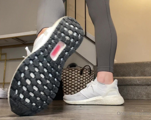 Sizetensolemates aka Sizetensolemates OnlyFans - NEW JOI taking off my sweaty socks so you can jerk off with them later