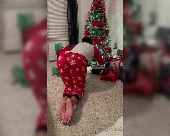 Sugared_soles aka Sugared_soles2 OnlyFans - Sugar mama says Merry Christmas from her soles and ass