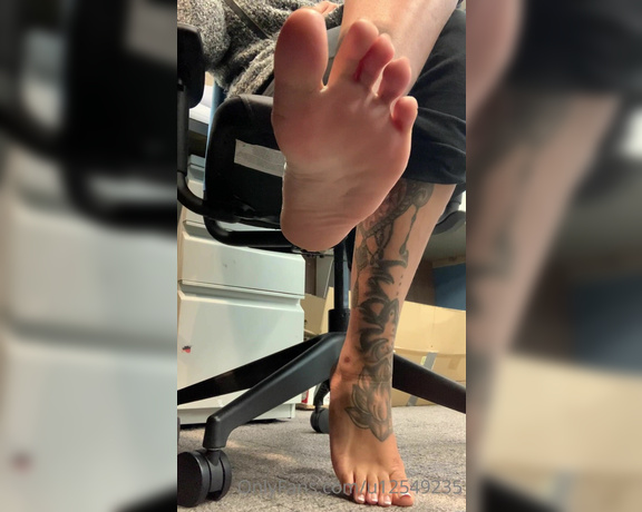 Sugared_soles aka Sugared_soles2 OnlyFans - Sneaking foot videos at workmy coworker walked in