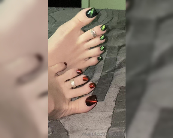 Waifu Jess aka Waifufeetmilkog OnlyFans - Do you like my Christmas pedi