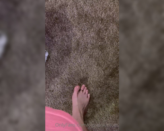 Waifu Jess aka Waifufeetmilkog OnlyFans - Admiring my beautiful feet before bed How was everyone’s day Who wants oil content