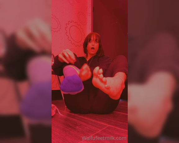 Waifu Jess aka Waifufeetmilkog OnlyFans - After an hour and a half workout Red light therapy and toesole sucking Trying to get a sense