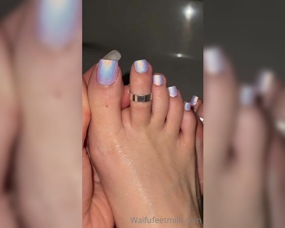 Waifu Jess aka Waifufeetmilkog OnlyFans - After my pedi all I wanted was to take a hot bath and admire the new fire color enjoy with me Tak