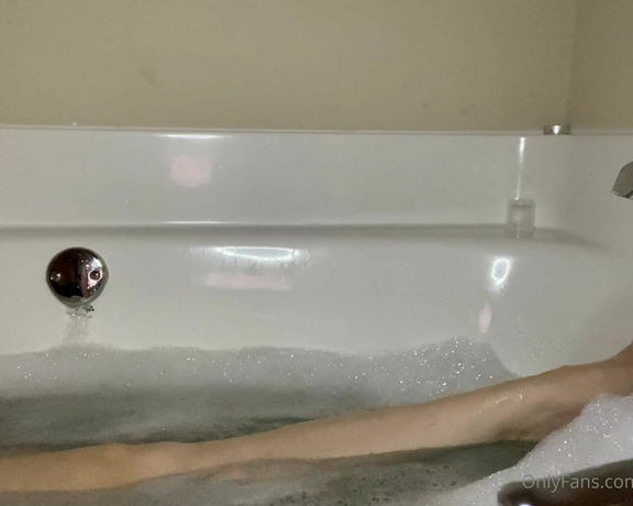 Waifu Jess aka Waifufeetmilkog OnlyFans - Bath time baby 4