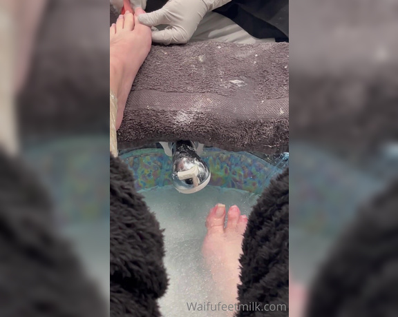 Waifu Jess aka Waifufeetmilkog OnlyFans - Giving you a small glimpse Watch these toes get freshened up for you