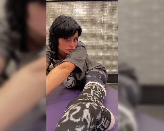 Waifu Jess aka Waifufeetmilkog OnlyFans - Want me to make more gym videos