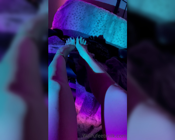 Waifu Jess aka Waifufeetmilkog OnlyFans - Do you like my new light 2