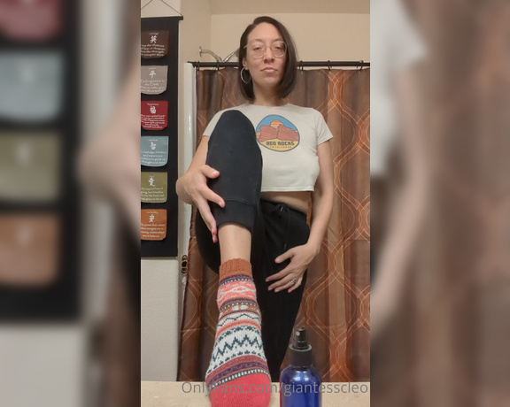 Giantess Cleo aka Giantesscleo Onlyfans - Wanna run away with