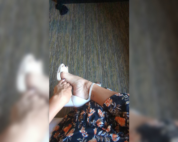 Giantess Cleo aka Giantesscleo Onlyfans - Come on just stick your dick in between my high arch and shoe like a good foot boy