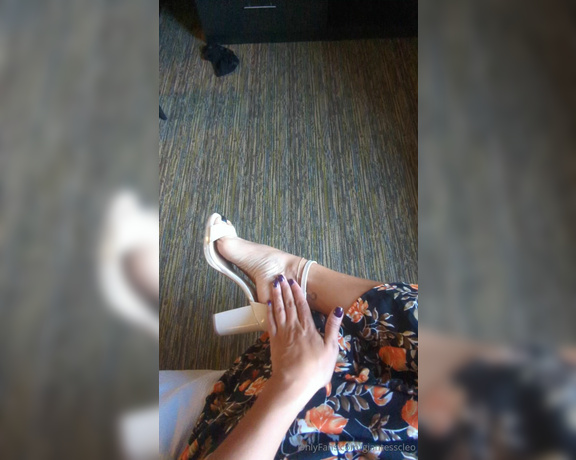 Giantess Cleo aka Giantesscleo Onlyfans - Come on just stick your dick in between my high arch and shoe like a good foot boy