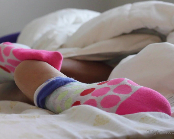 Giantess Cleo aka Giantesscleo Onlyfans - New sleepy feet video coming soon