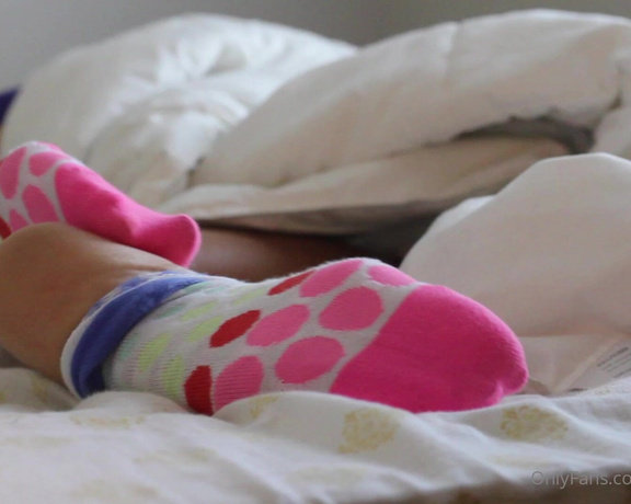 Giantess Cleo aka Giantesscleo Onlyfans - New sleepy feet video coming soon