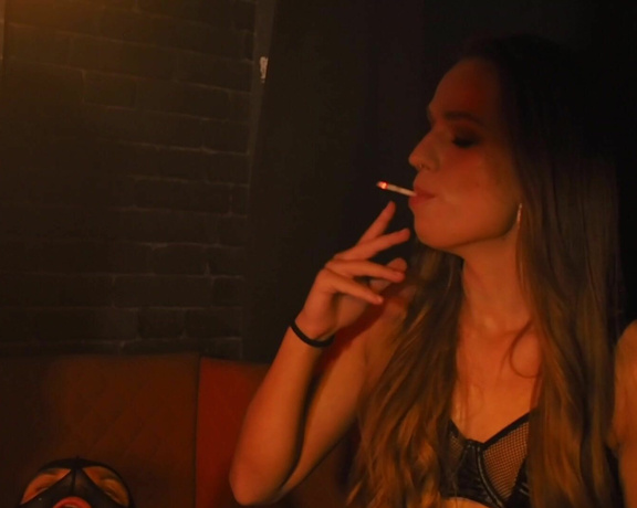 ManyVids - LadyAnnabelle666 - ASHTRAY for 2 Mistresses cigarette break