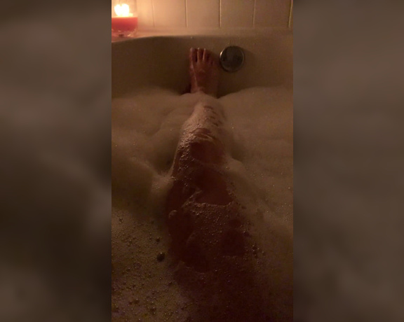 Goddess Juliet aka Goddessjuliet_ Onlyfans - Relaxing in the bathtub while you work Happy Friday