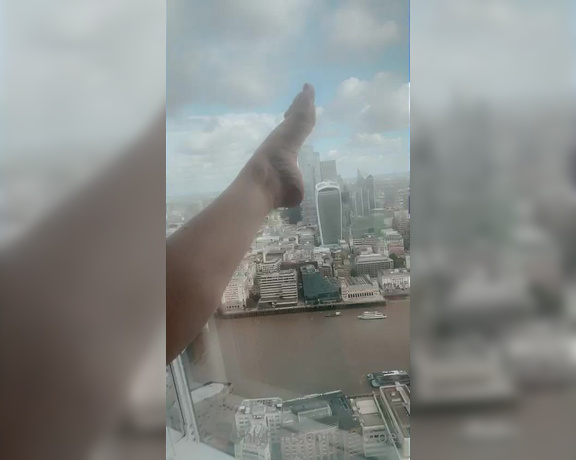 Miss Harriet aka Redtoes Onlyfans - Toe Antics in the shard