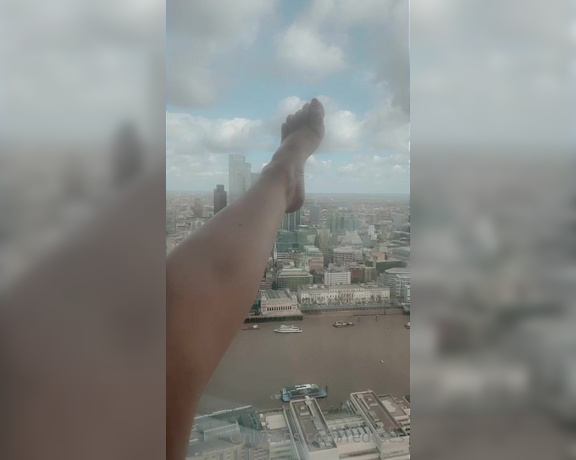 Miss Harriet aka Redtoes Onlyfans - Toe Antics in the shard