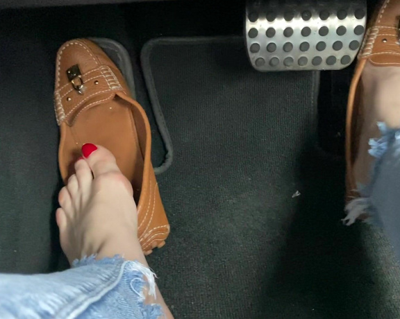 Miss Harriet aka Redtoes Onlyfans - Driving in my camel coloured Louis Vuitton driving shoes