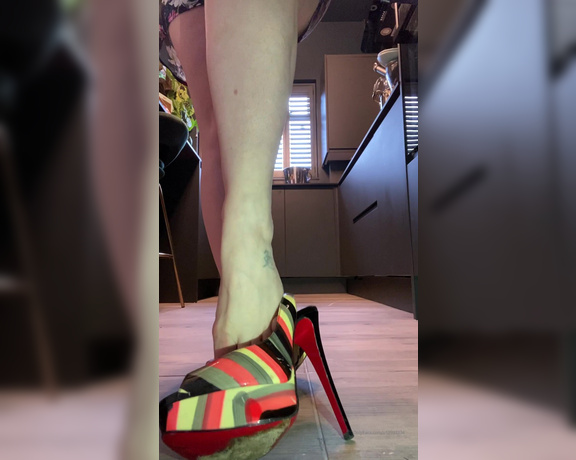 Miss Harriet aka Redtoes Onlyfans - Barefoot in louboutin peep toe sling backsenjoy