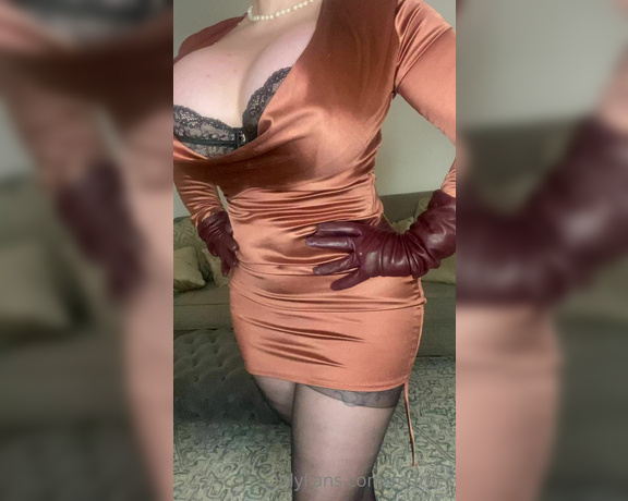 Miss Harriet aka Redtoes Onlyfans - A silky shiny evening… 25