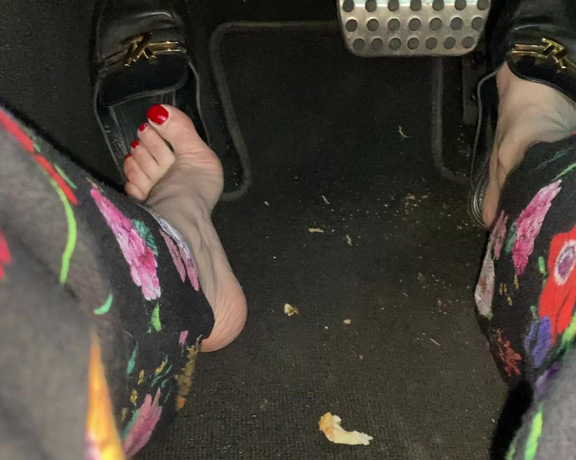 Miss Harriet aka Redtoes Onlyfans - Driving barefoot