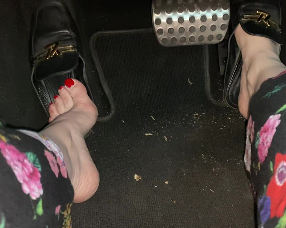 Miss Harriet aka Redtoes Onlyfans - Driving barefoot