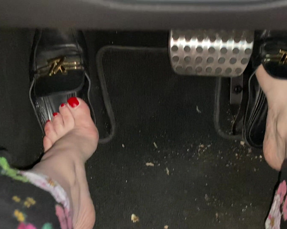 Miss Harriet aka Redtoes Onlyfans - Driving barefoot