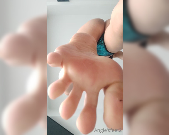 Angieefeet aka Angieefeet OnlyFans - Youre a poor bug so ill save you for a while to have a little fun even though ive already removed