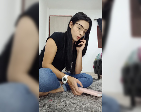 Angieefeet aka Angieefeet OnlyFans - Ella llevaba mucho sin venir a visitarme asi que yo le tena una pequea sorpresa se va arrepentir