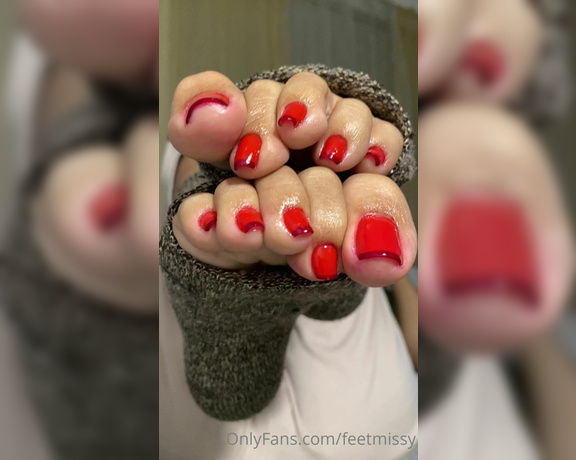 Feetmissy aka Feetmissy OnlyFans - If you see me wiggling and scrunching my toes like this, what would you