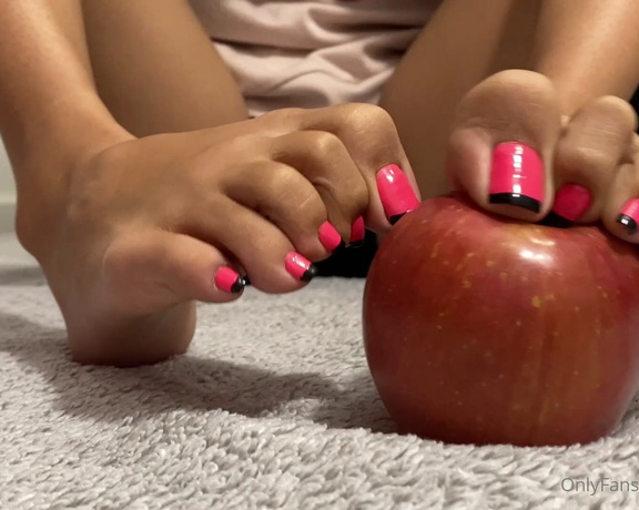 Feetmissy aka Feetmissy OnlyFans - Do you want to be an apple now